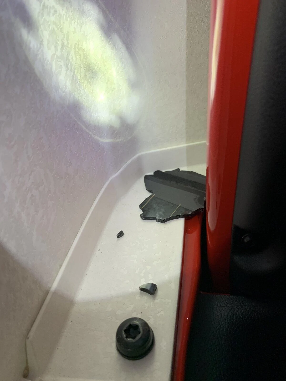 Jeep Gladiator Glass Shards Everywhere & Scratched Up Hardtop From Back Glass Replacement glass1