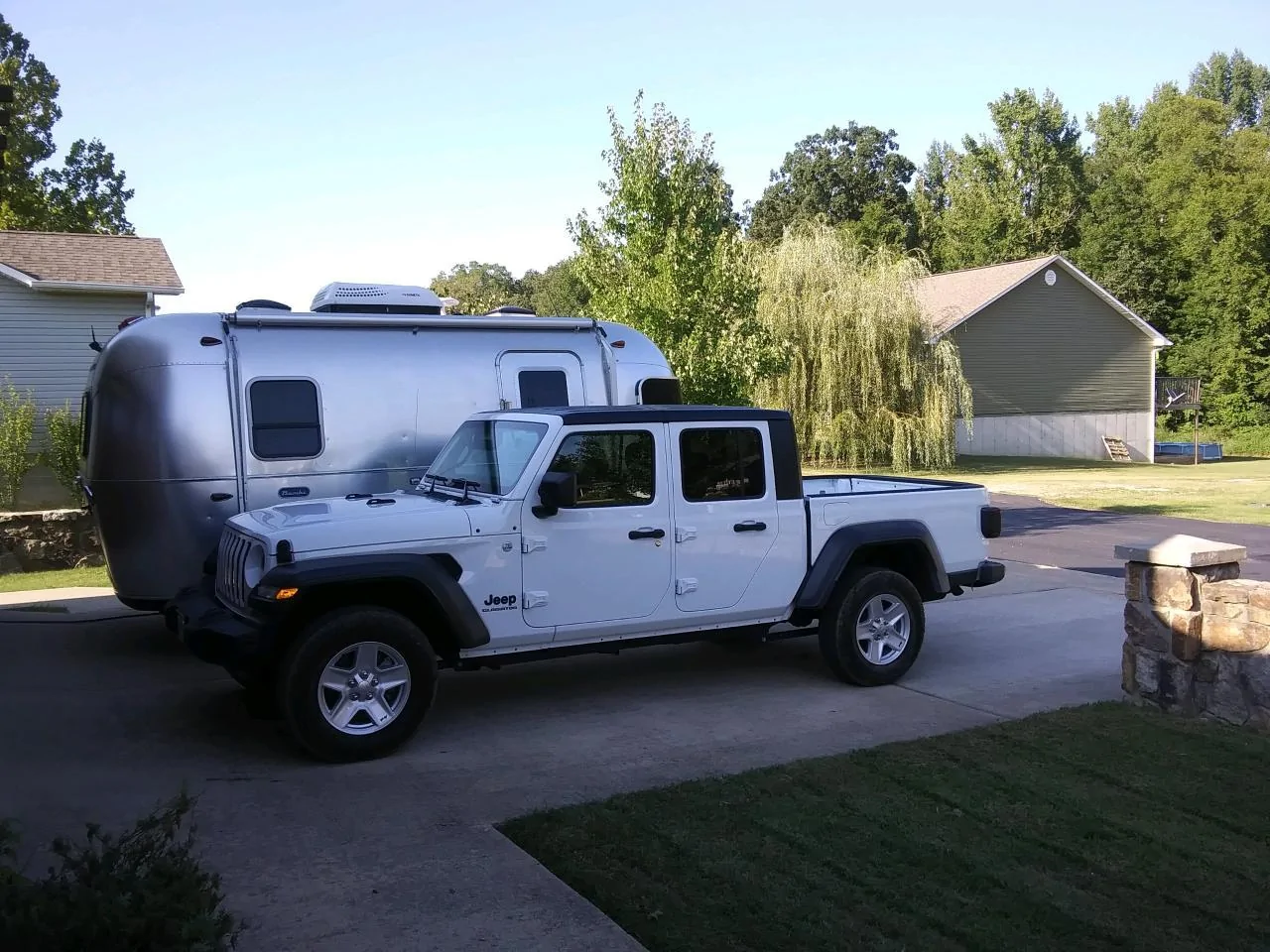 Jeep Gladiator MotorTrend 2021 Gladiator Review - Terrifying Towing? 7381 (1)