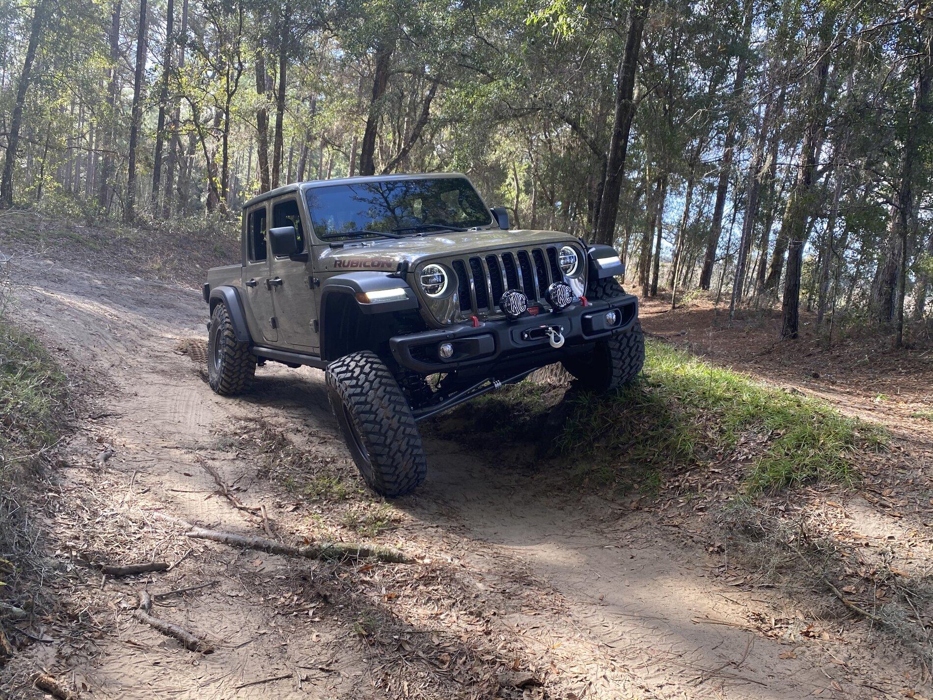 Jeep Gladiator GATOR Gladiator JT Club 108C1C45-864D-43DD-8C9B-D7E1383237D3