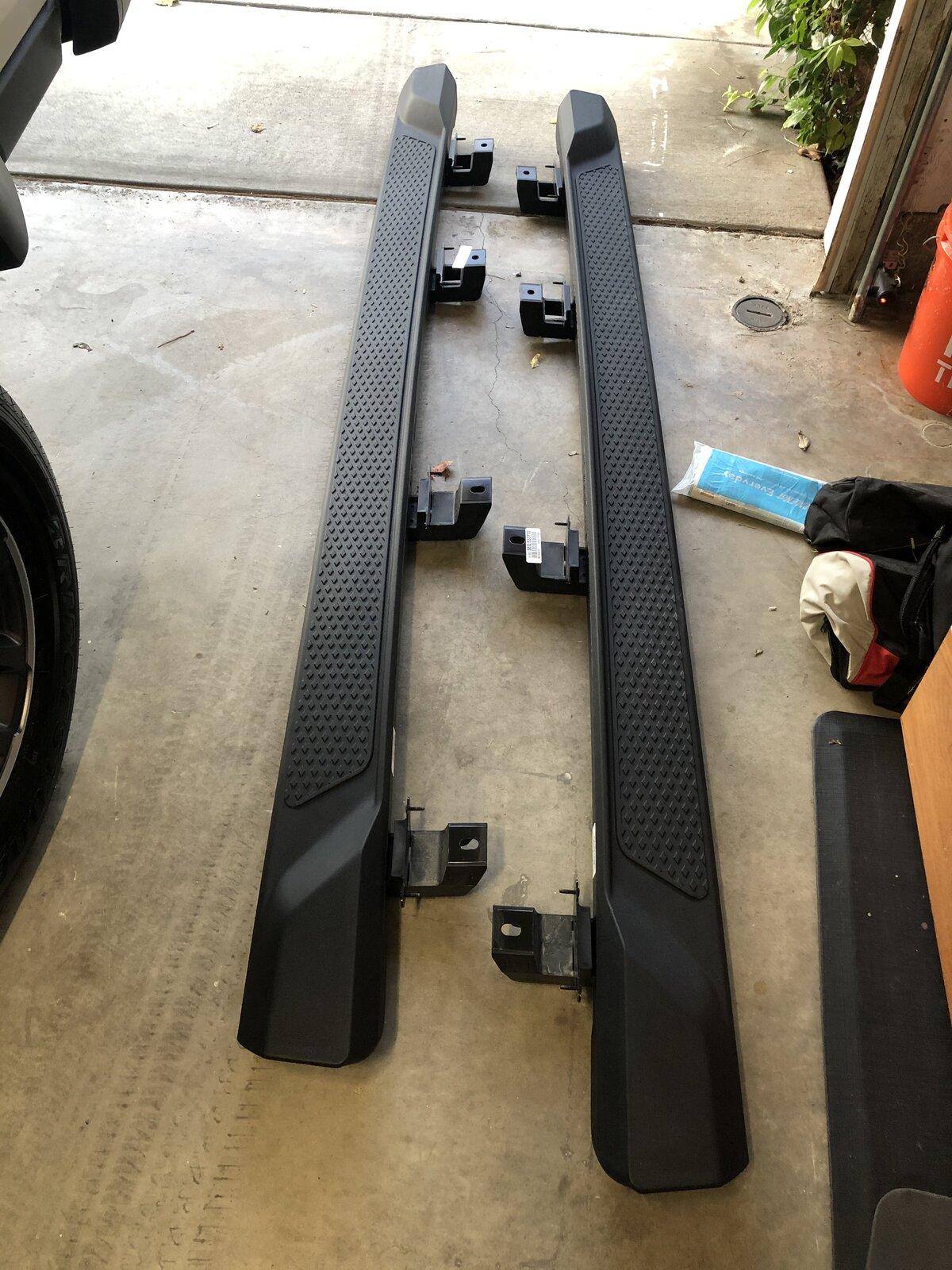 Jeep Gladiator 2021 Overland Running Boards CB21DE11-C7A3-4592-B7F4-2495C044293F