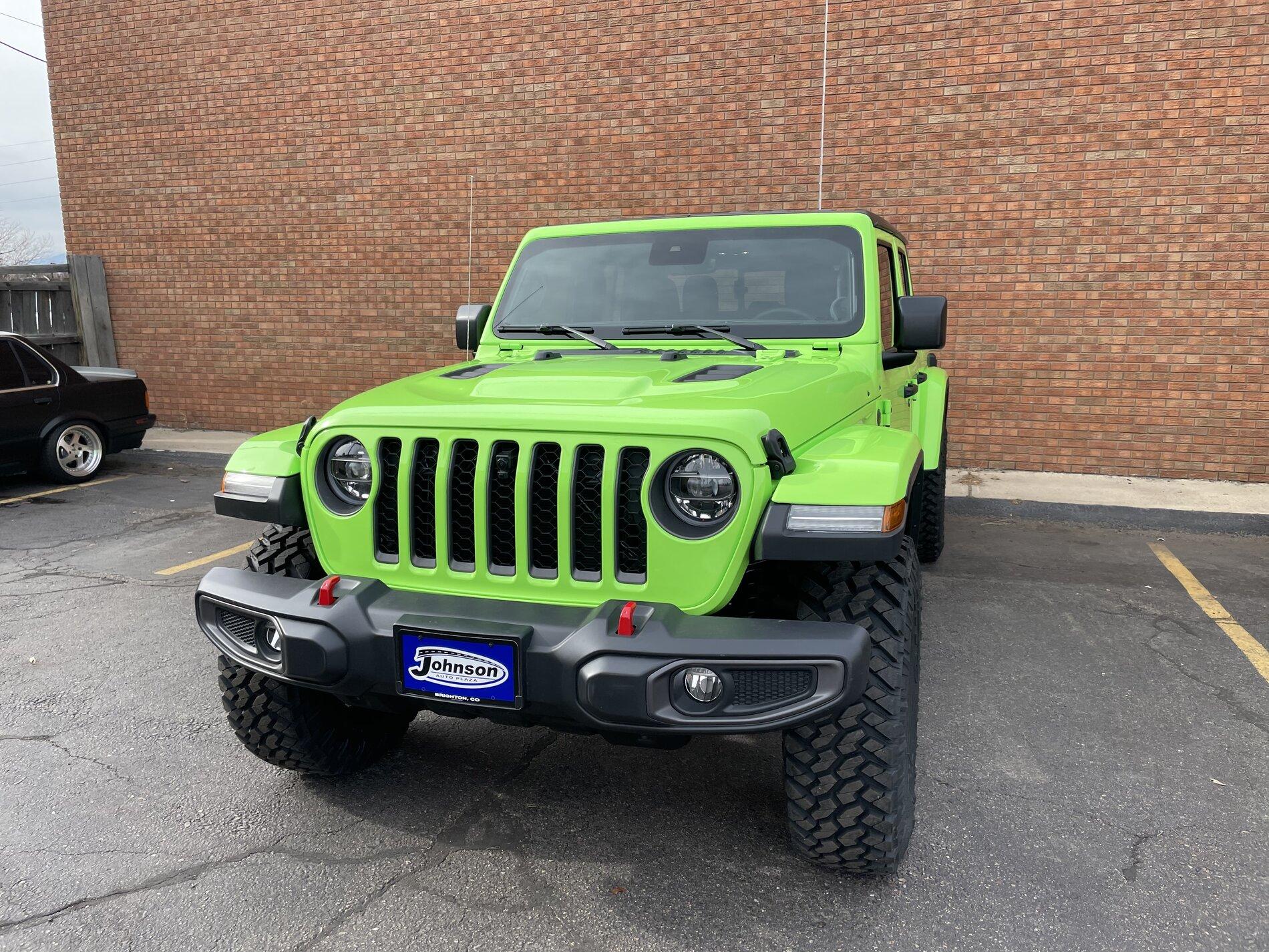 Jeep Gladiator Update, for sale: Finally getting Wrapped... Inozetek SuperGloss Acid Green Gladiator (updated with pictures) 9ca9db4c-5a6a-4901-ac4c-ad7990256fb9-jpe
