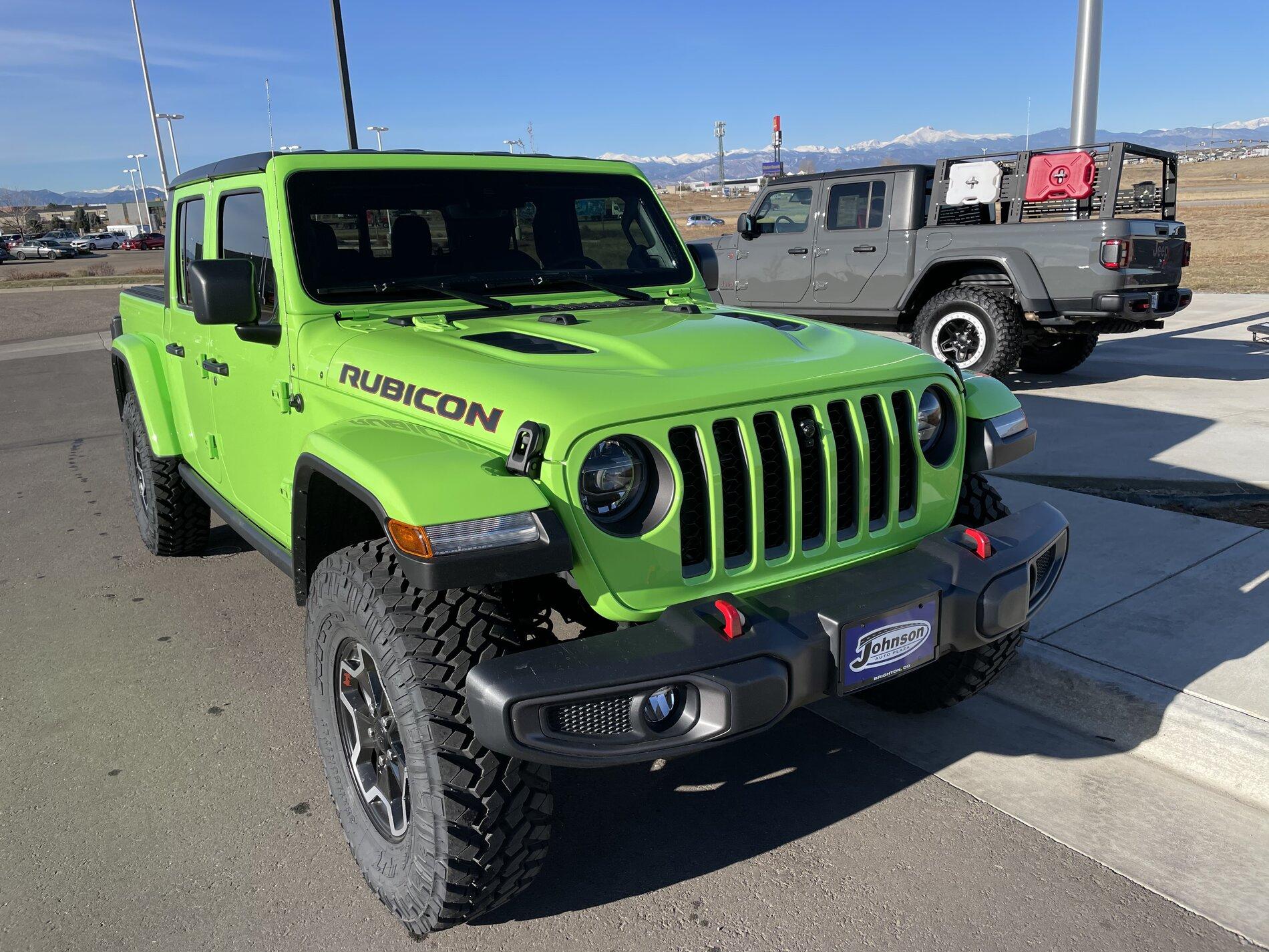Jeep Gladiator Update, for sale: Finally getting Wrapped... Inozetek SuperGloss Acid Green Gladiator (updated with pictures) 755e4312-e5cf-444b-96e5-73977a5906b4-jpe