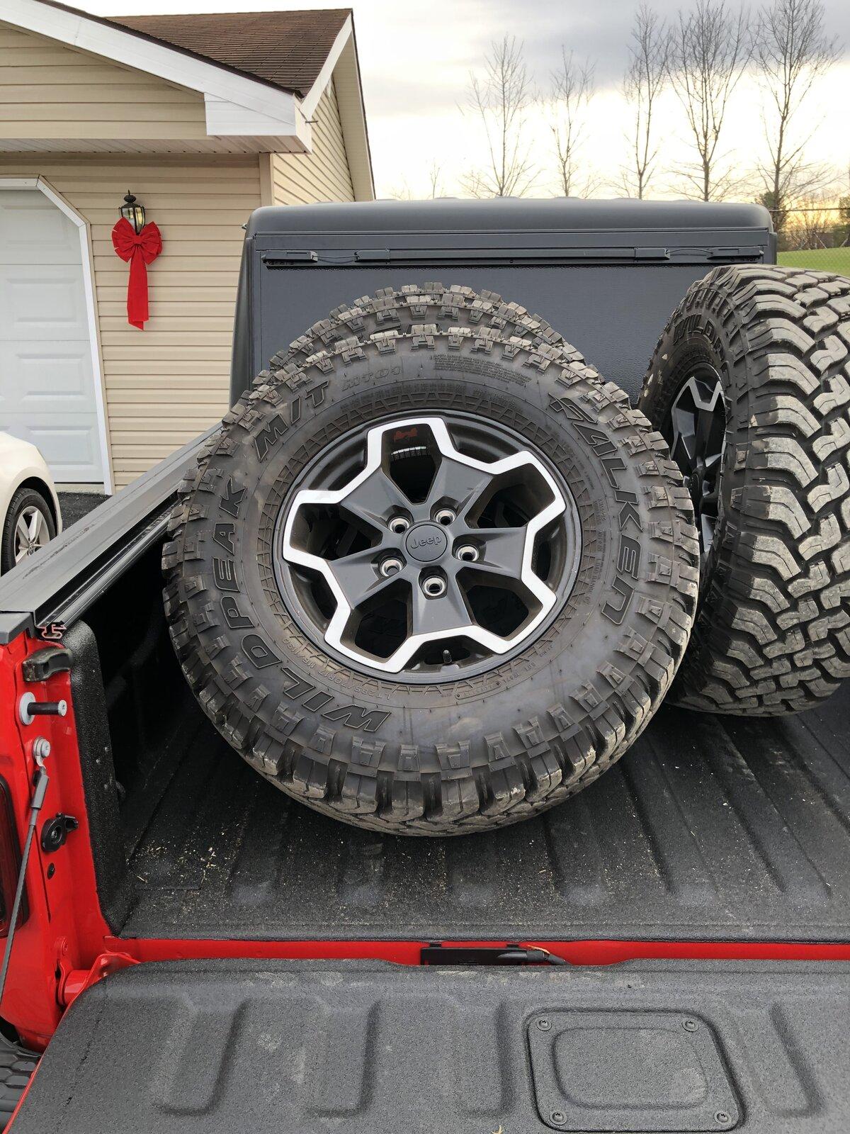 Jeep Gladiator Rubicon take off’s 1870CE4B-DE90-4E6E-949D-F4B2276C012A