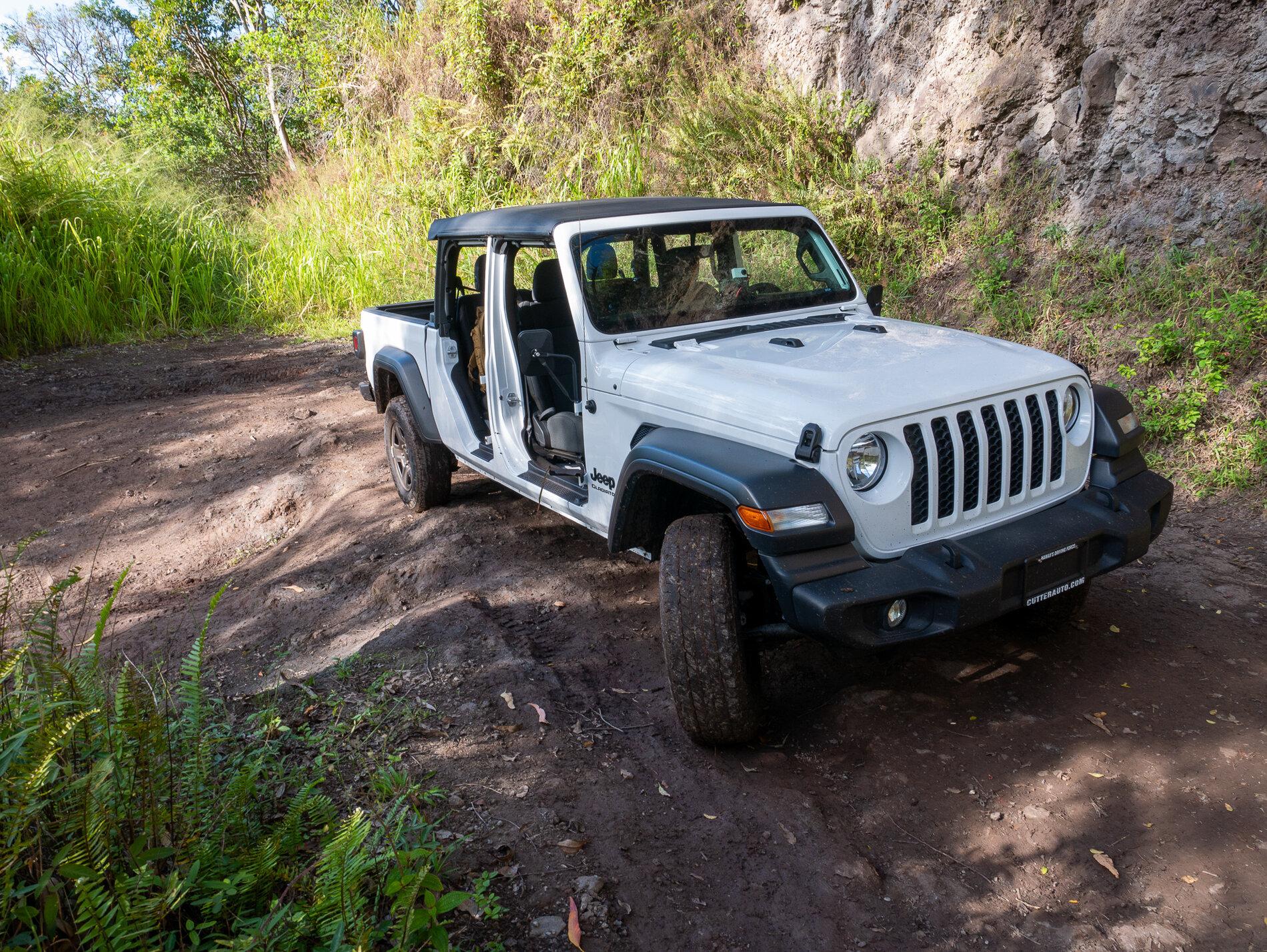 Jeep Gladiator Peacock Flats Trail and Waianae in Oahu P1130083