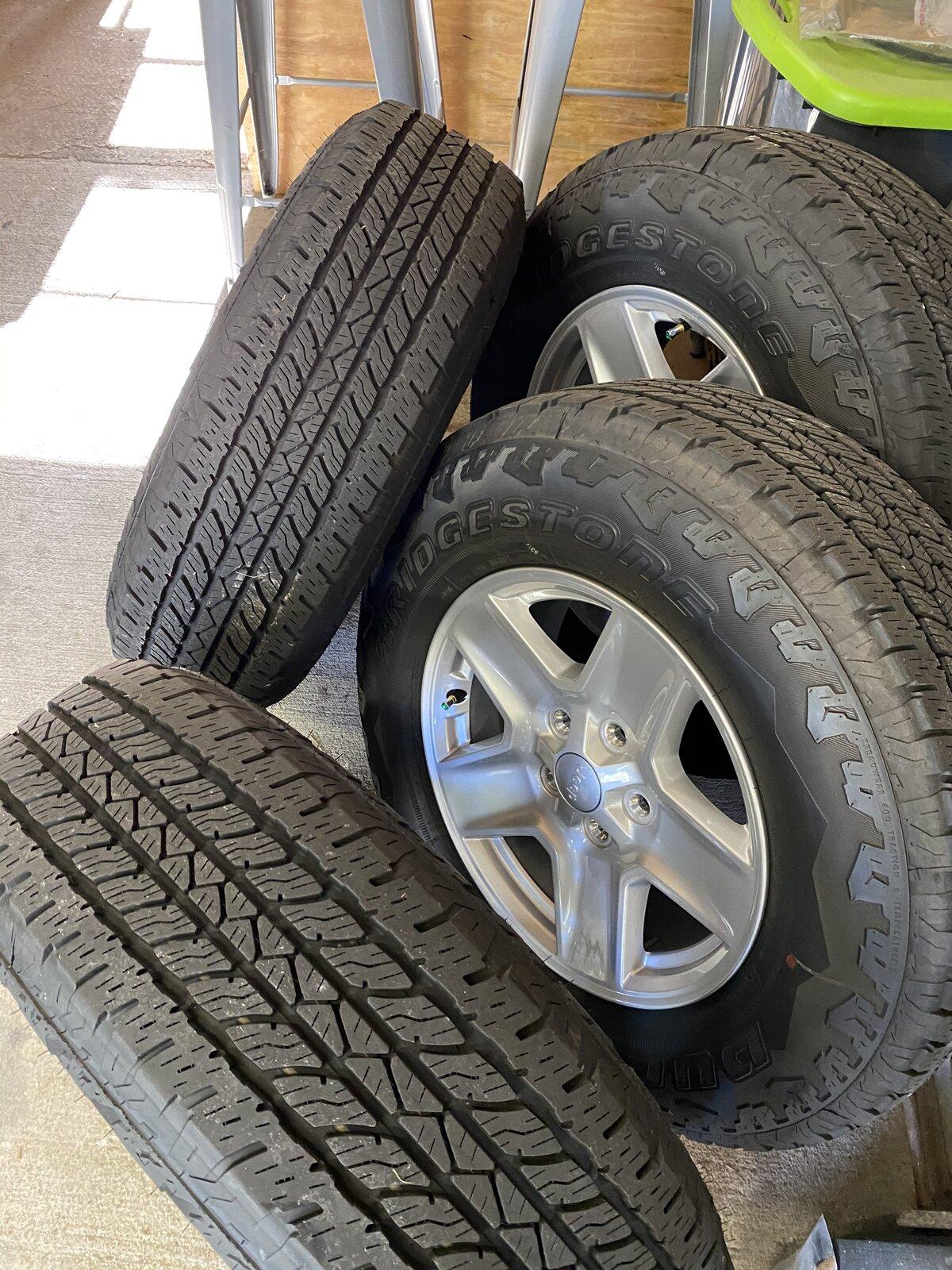 Jeep Gladiator Sport S Rims/Tires/Sensors $400 F4692F35-6C76-4D26-A3DB-4968E1EE2D46