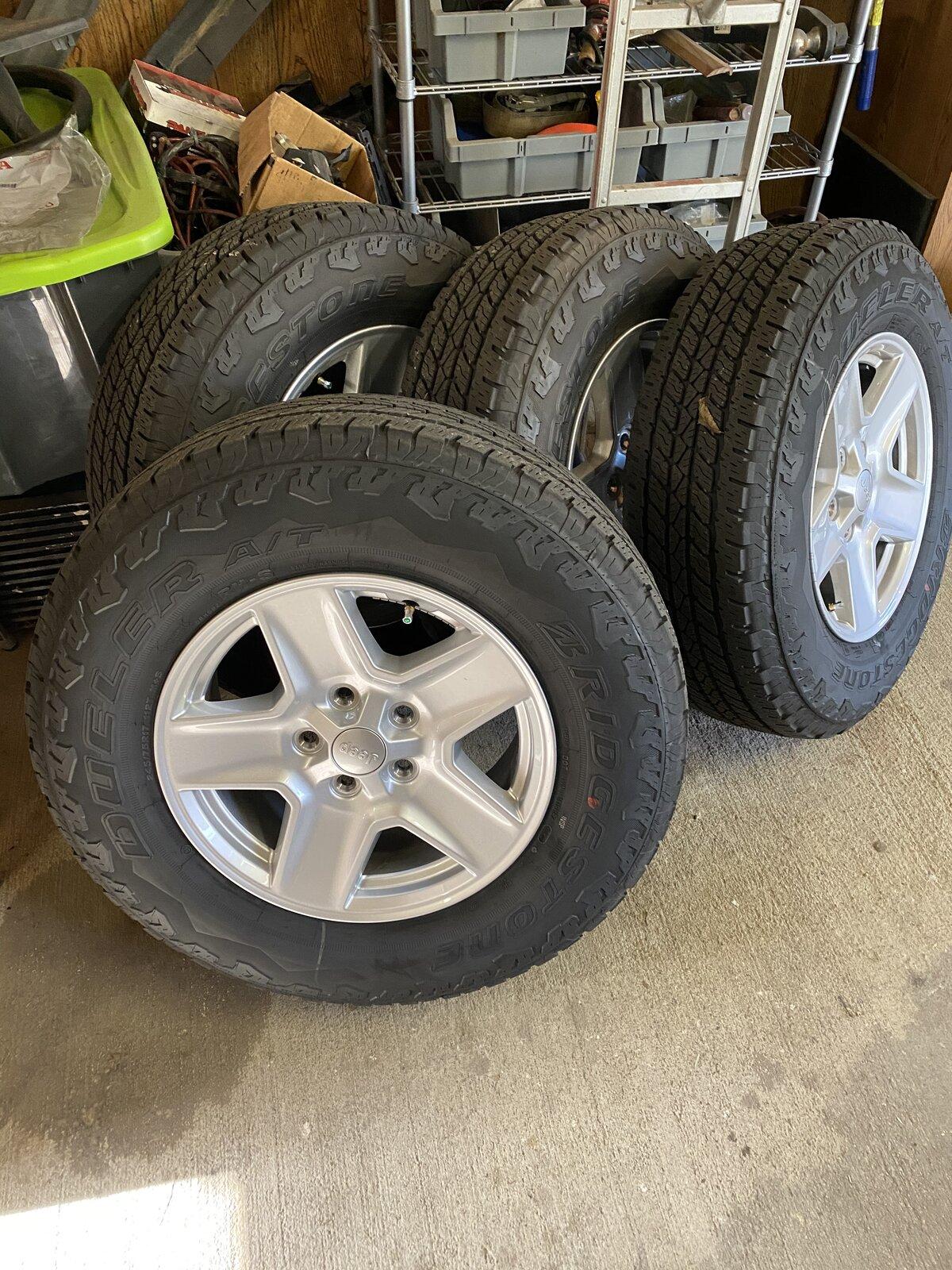 Jeep Gladiator Sport S Rims/Tires/Sensors $400 D2EA5E6D-886B-4E78-B313-02336190CDA5