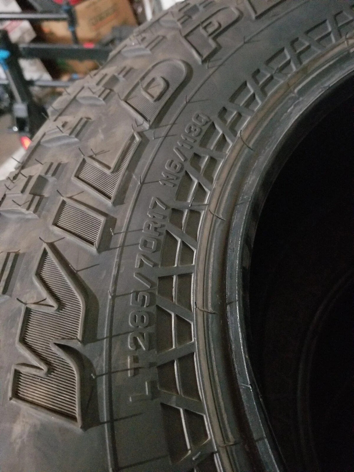 Jeep Gladiator (5x) 285/70/17 Falken Wildpeak M/T 2
