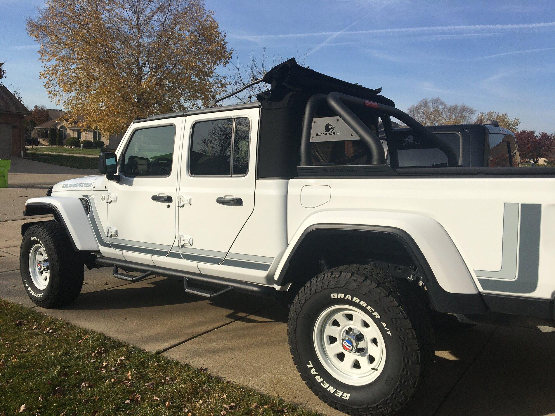 Jeep Gladiator 'Retro' Graphics Option? Top back