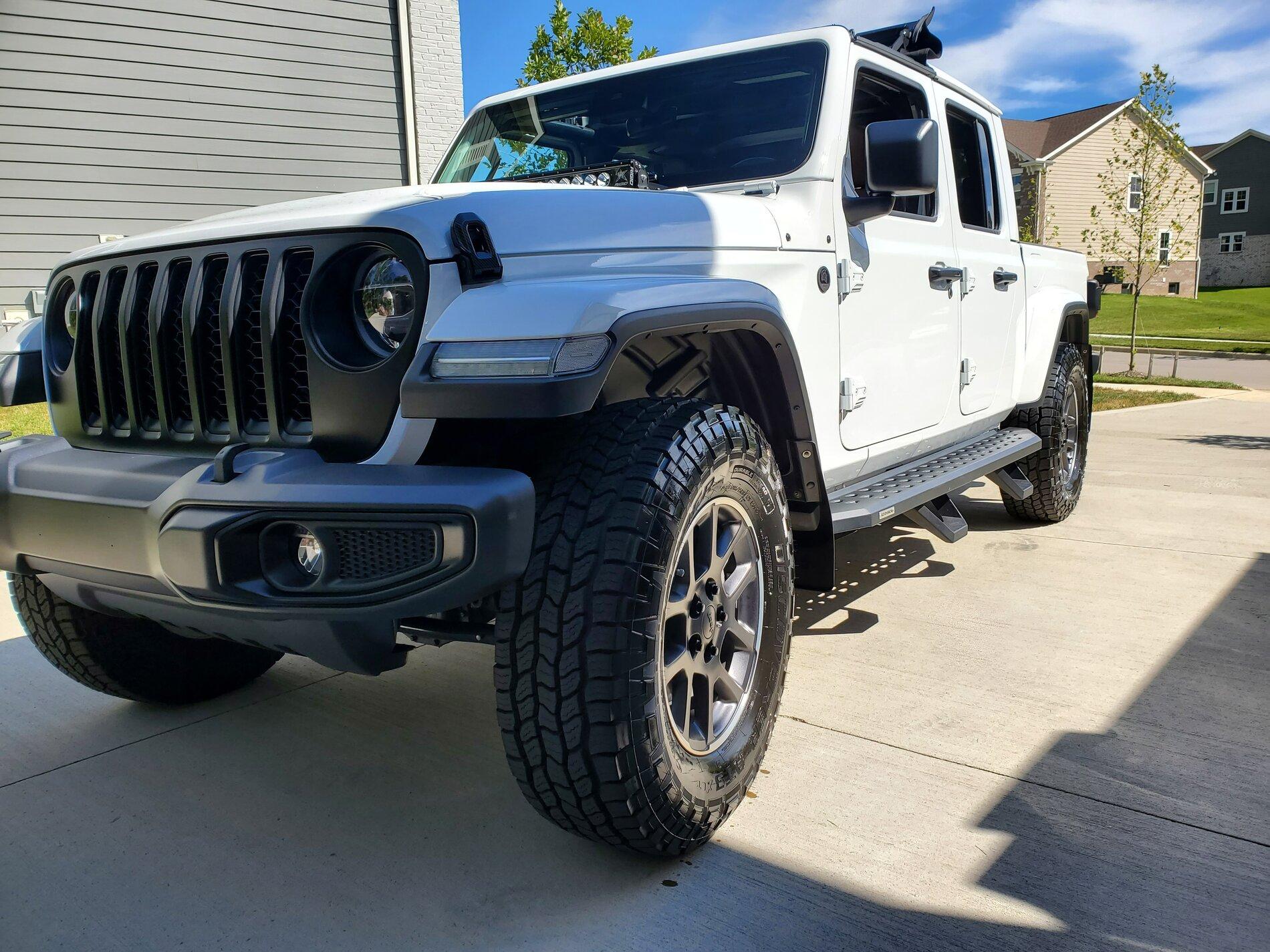 Jeep Gladiator Achieved the look and function I wanted! (Overland with 35s and leveling kit) 20200830_153105