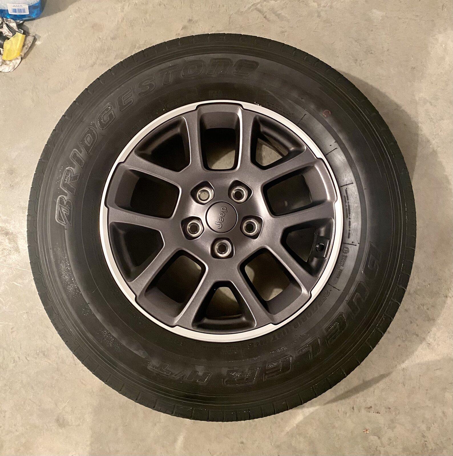 Jeep Gladiator Set of 5 Gladiator Overland wheels and tires $400 5C5FDB4A-2558-48B2-B641-81994C2CCE71