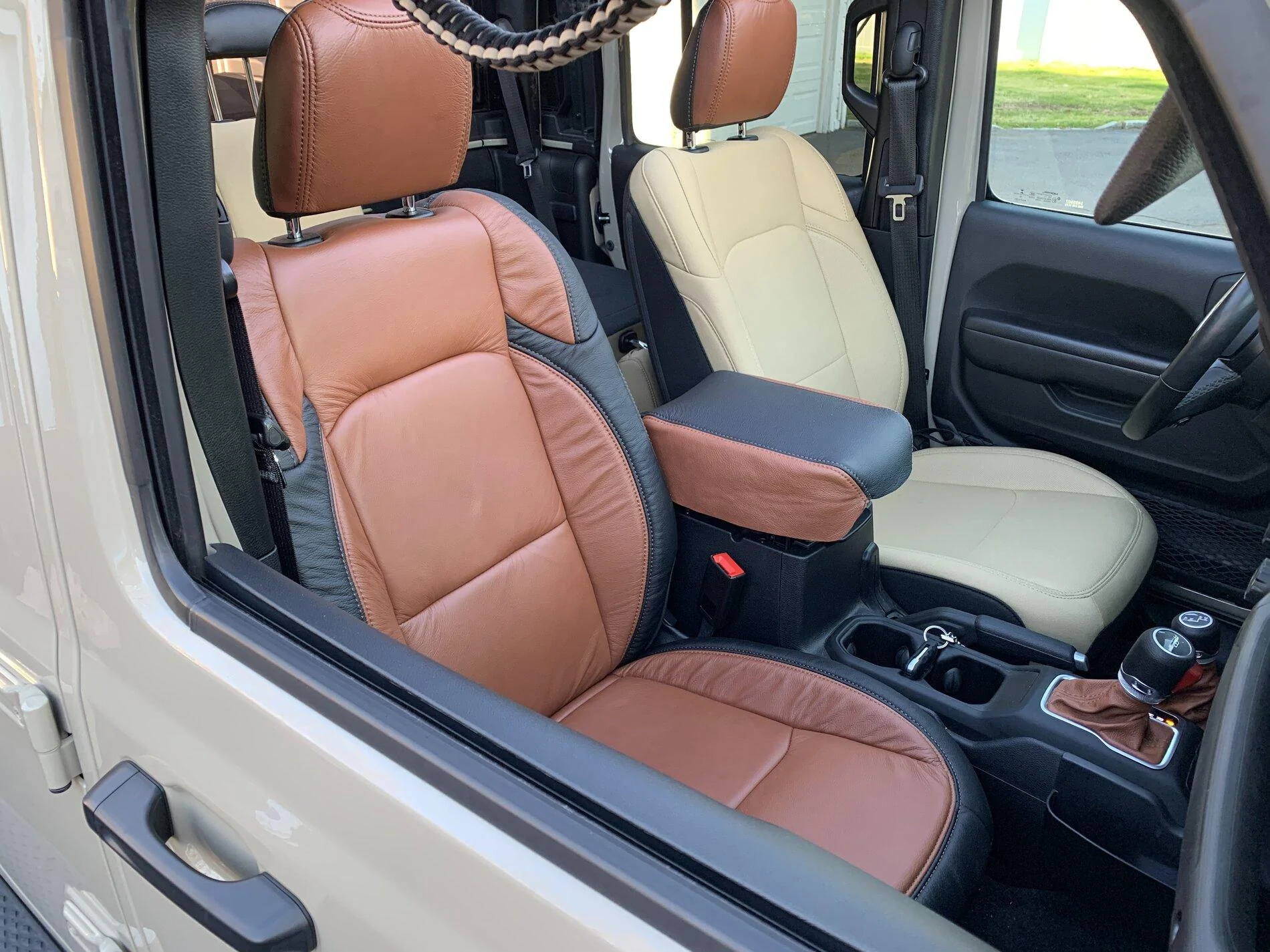 Jeep Gladiator Leather Interior Project 7BB407F9-9DAD-4F81-96D5-EA4EF76CFE81
