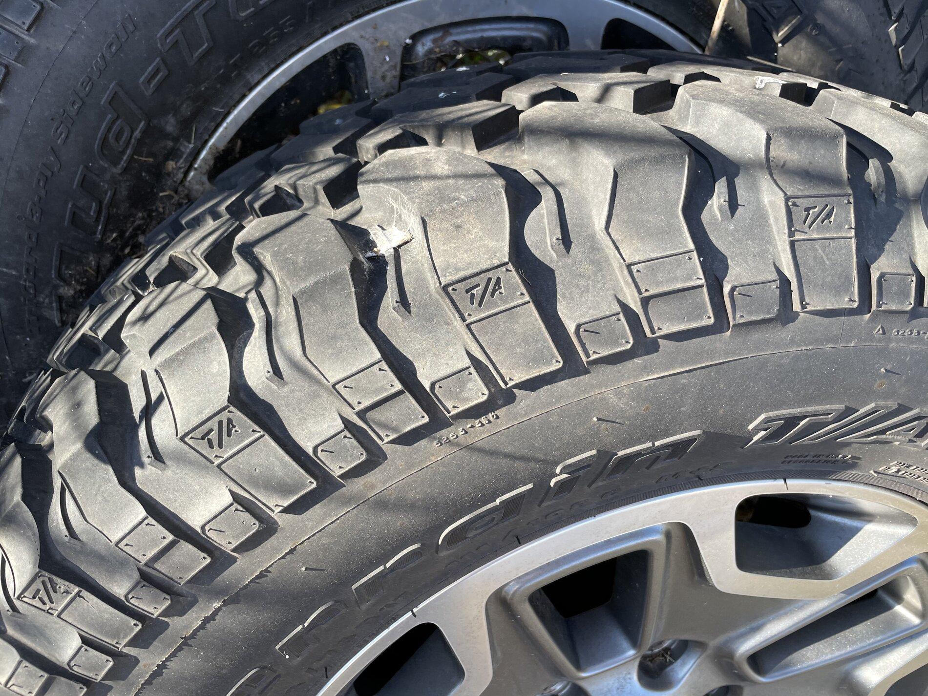 Jeep Gladiator 2013-2018 Wrangler Rubicon wheels and tires 255/75/17 B86E1381-D2FD-47C7-AC85-1164B0925381