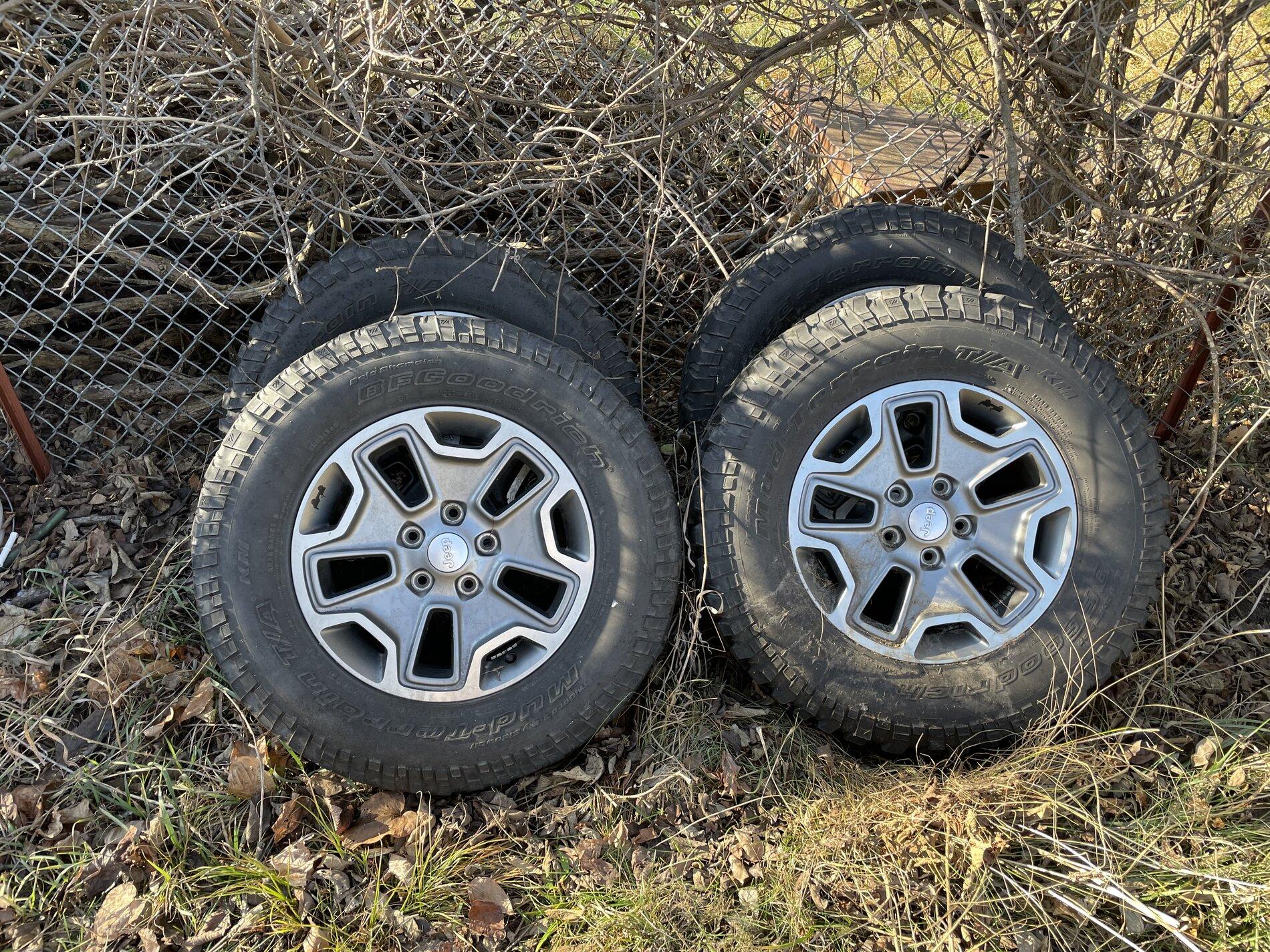 Jeep Gladiator 2013-2018 Wrangler Rubicon wheels and tires 255/75/17 8F1FE744-5D29-4CC8-8DFA-26067F0ABD2F