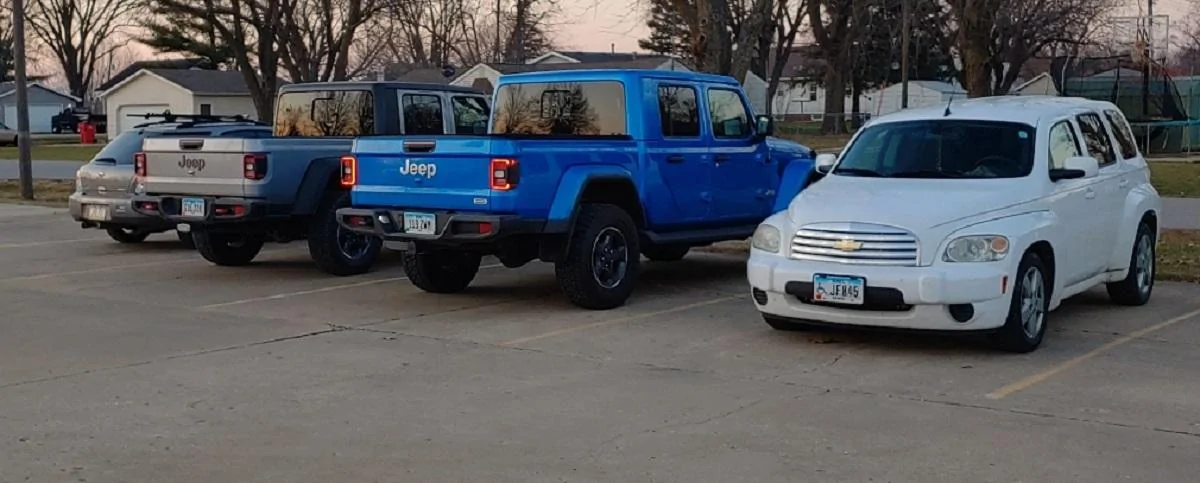 Jeep Gladiator Jeeps Parking Next To Jeeps 20201205_163758_HDR