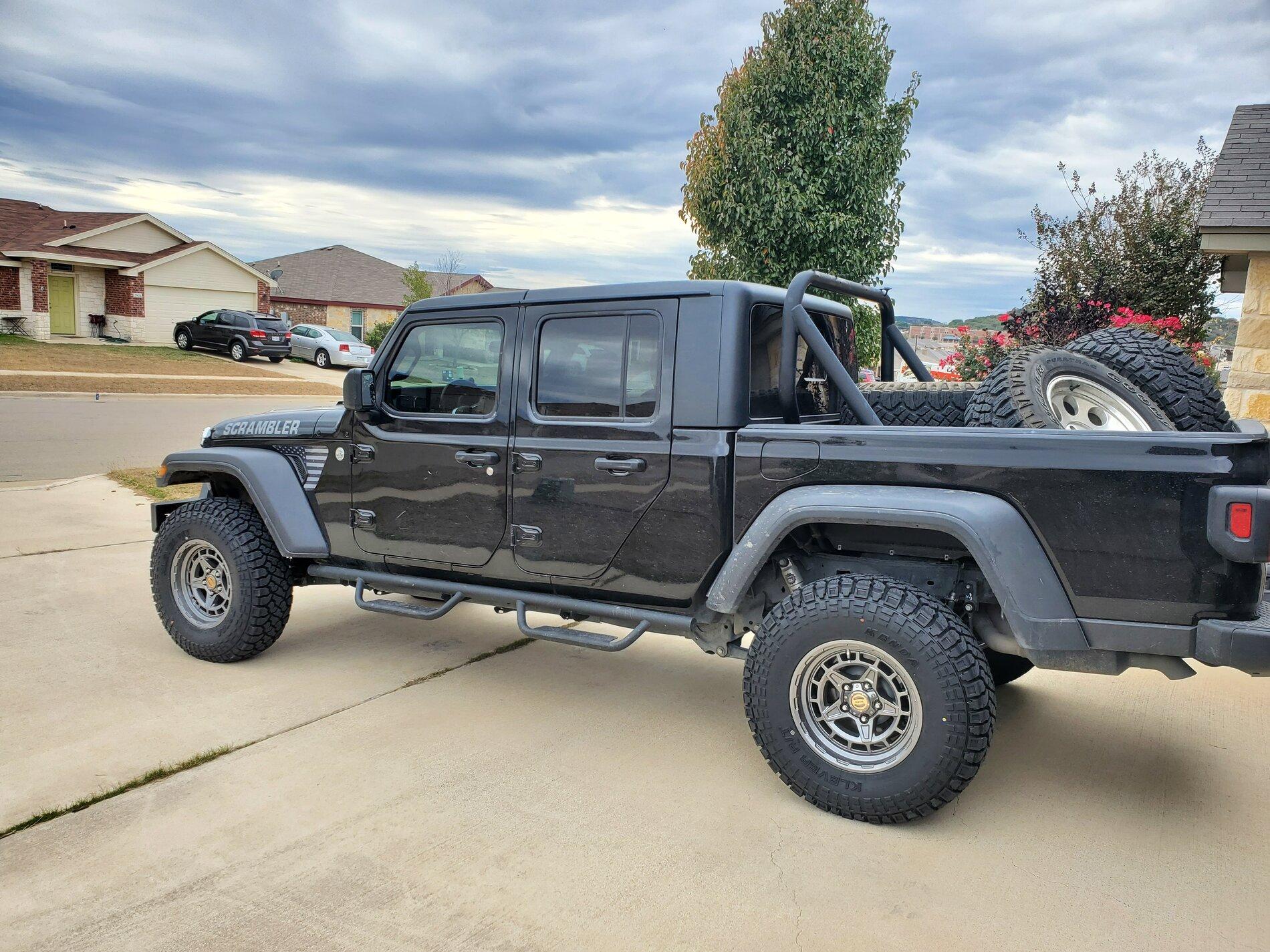 Jeep Gladiator Kenda Klever R/T KR601 35x10.50R17 20201205_140348