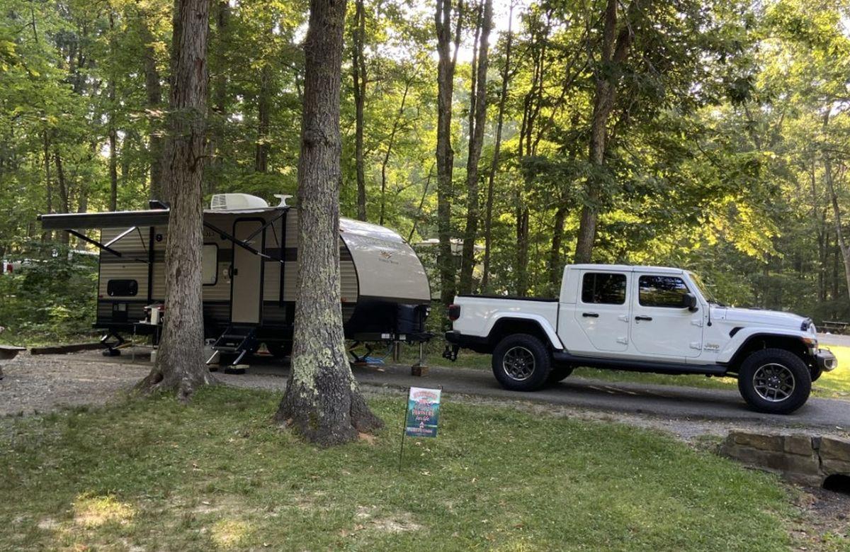 Jeep Gladiator MotorTrend 2021 Gladiator Review - Terrifying Towing? Jeepcampin