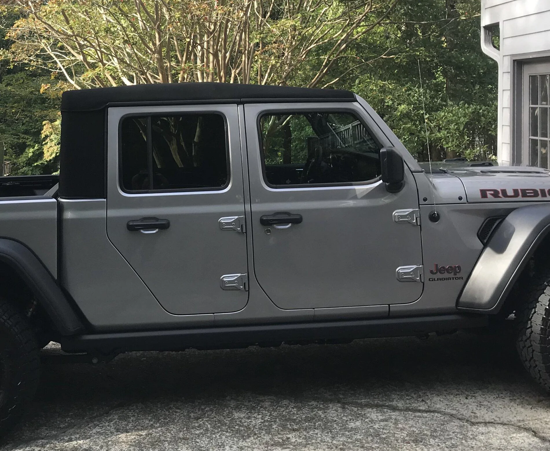 Jeep Gladiator Premium Soft Top off Gladiator Rubicon For Sale $800 27DC6839-8AC0-4963-B5AC-FDE83DBA25EF