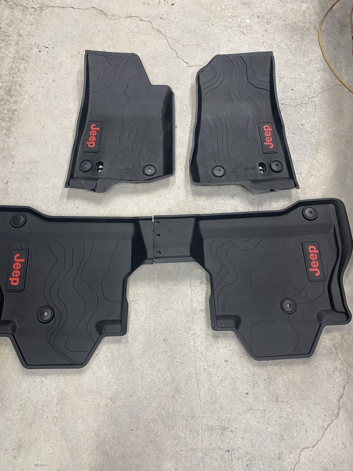 Jeep Gladiator Jeep Rubber Floor mats 5C488322-83CF-4554-BF75-18C2273CA9CB