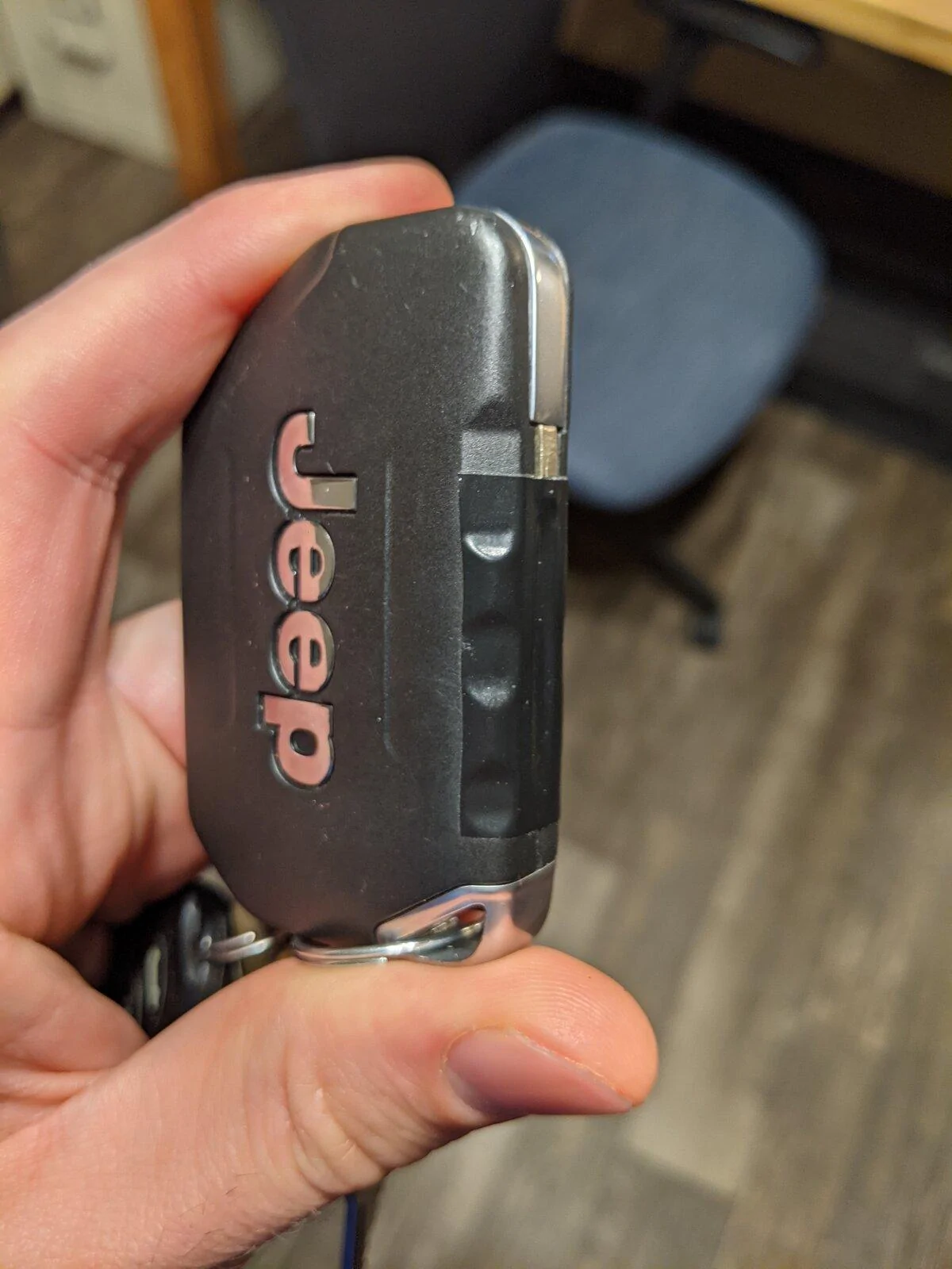 Jeep Gladiator How To:  Stop the key fob key from popping open PXL_20201207_225624299.MP