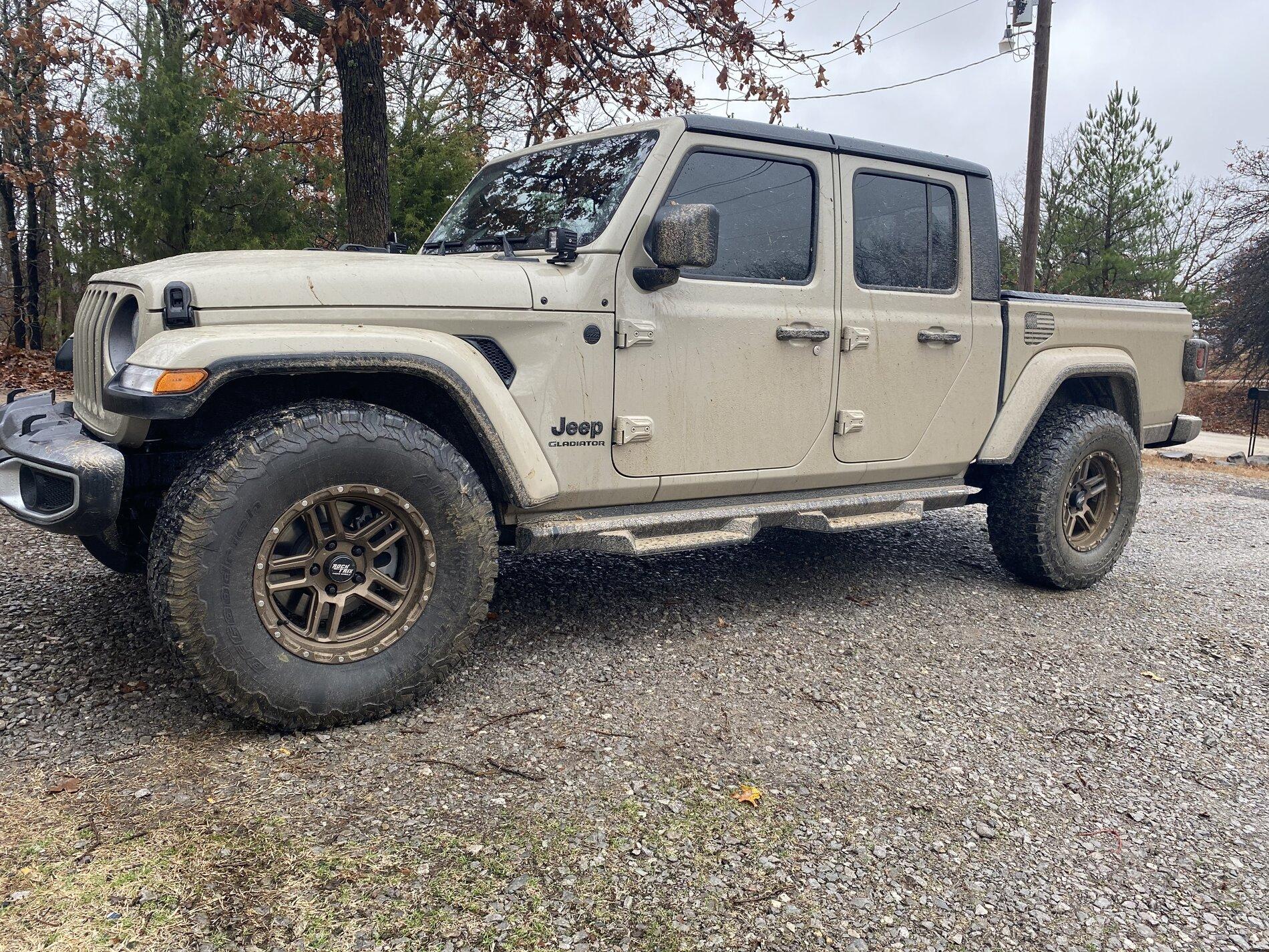 Jeep Gladiator SHOW ME YOUR WHEELS! B08C5476-0F7C-4CCB-80A7-9FE52B9B6900