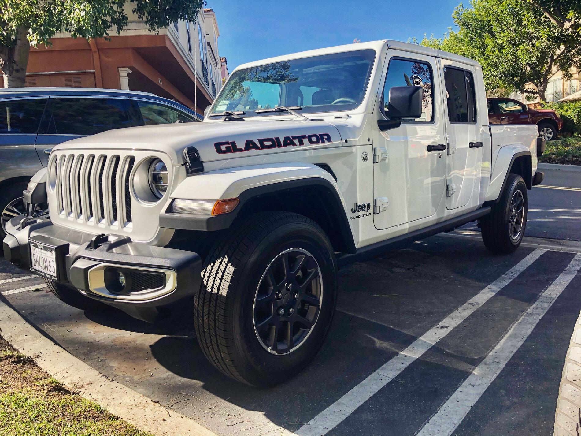 Jeep Gladiator BRIGHT WHITE Gladiator JT Club 1D3B0098-43D5-4D2D-A523-7D3FF41A5191