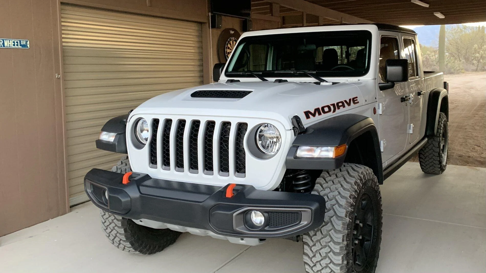 Jeep Gladiator BRIGHT WHITE Gladiator JT Club B4D0F8C7-CE66-4C97-A064-D2A5AE2FA7CC