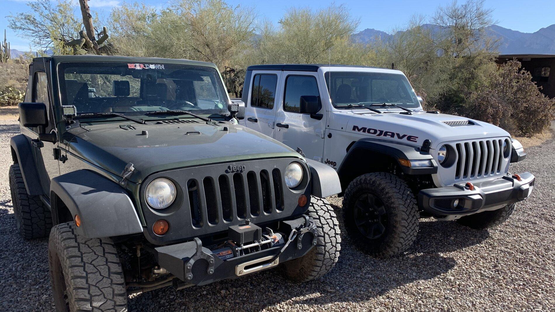 Jeep Gladiator Jeeps Parking Next To Jeeps E8173614-BF44-4828-BFBB-E53880ECFC6A