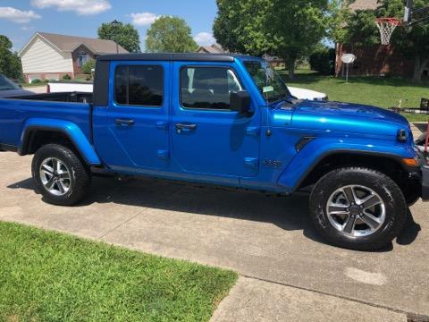 Jeep Gladiator Stock Wheels/Tires Off Sahara FB342F94-B7D6-4B49-BA5F-74DC3A7840F8