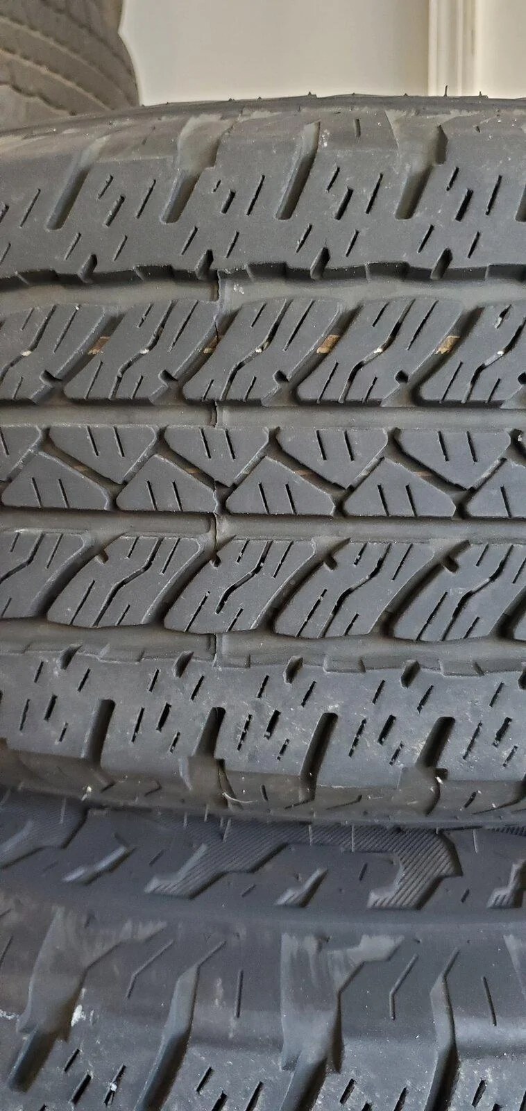 Jeep Gladiator 2020 Gladiator Sport Wheels Tires Sensors 20201207_153303
