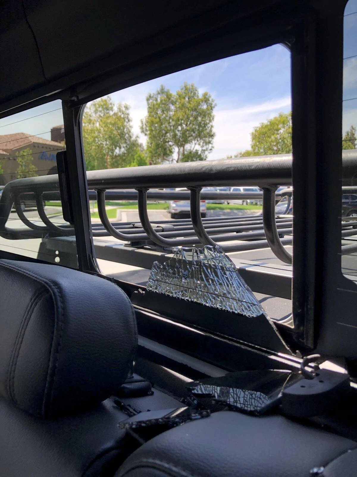 Jeep Gladiator Rear Hard Top Sliding window broken 986CEB55-463C-49F9-97D4-3C5DFB3EDB49