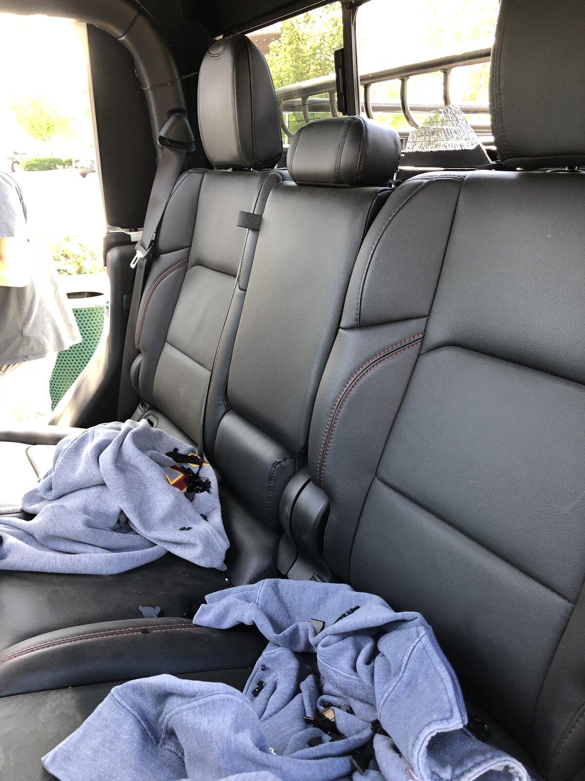 Jeep Gladiator Rear Hard Top Sliding window broken AB3D6607-E7B0-4788-A00F-EF8D3ED0DA13