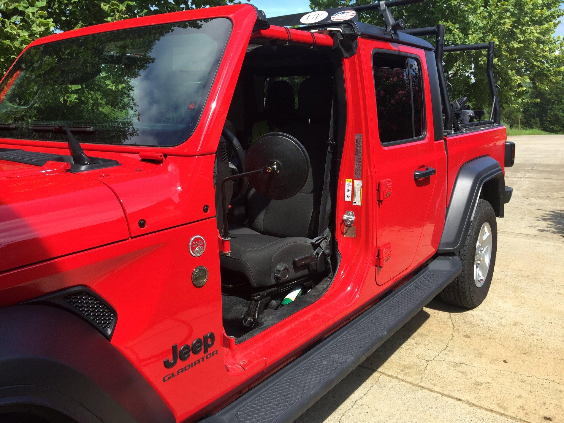 Jeep Gladiator Looking For Standard Contractor Roof Rack for Ladders, Long 2x4s, Etc 507A4EB0-0B2F-4BDC-8763-CA11145554DF