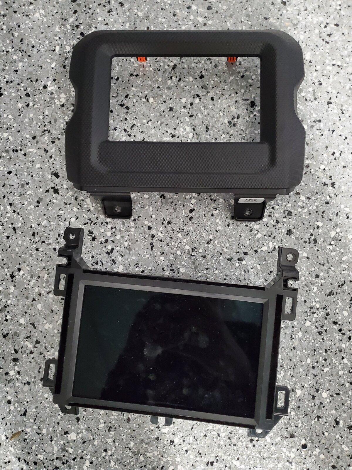 Jeep Gladiator 7" Radio with Bezel and code. Like Brand new. 20201202_215933