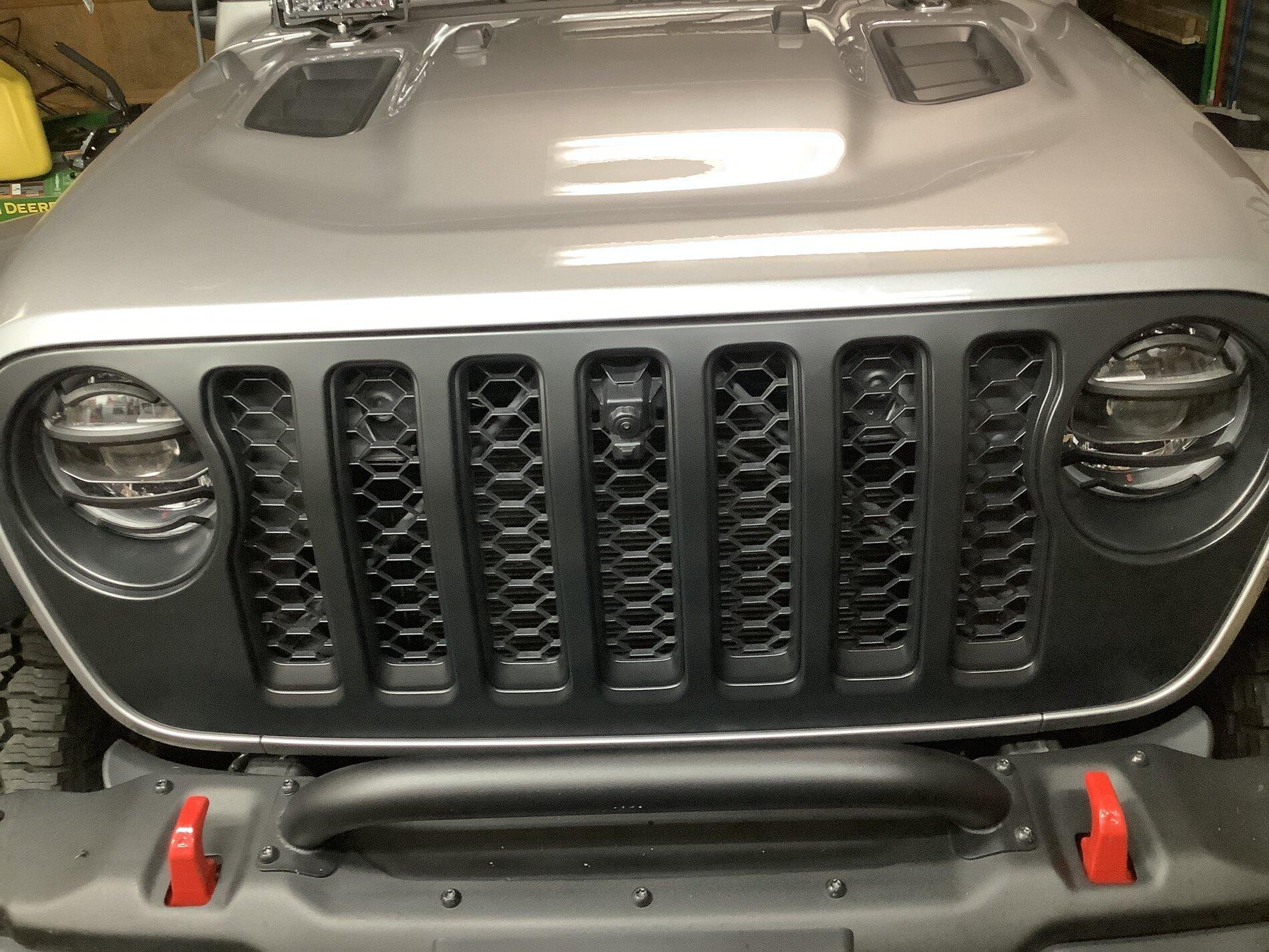 Jeep Gladiator Satin black grill image