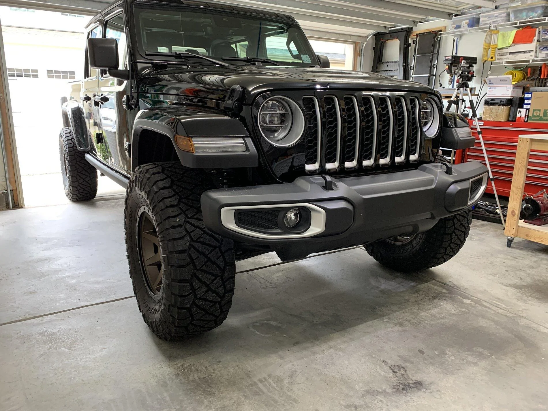 Jeep Gladiator Satin black grill IMG_2606