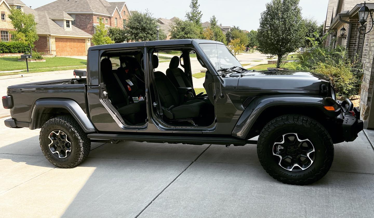 Jeep Gladiator Show me your Granite Cystal Metallic with Satin Grill side shot