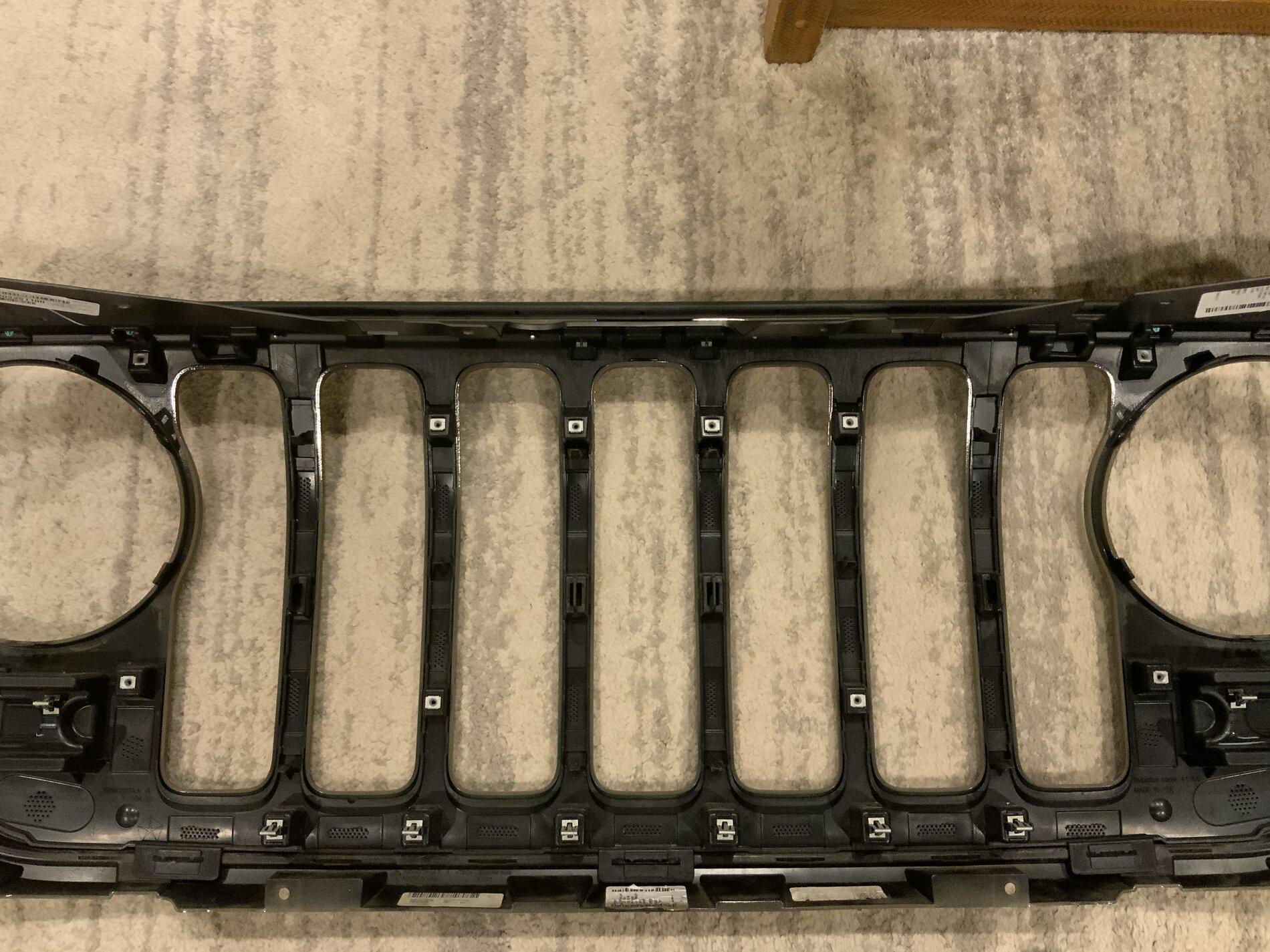 Jeep Gladiator Mopar Satin Grille with Front Camera 85C2182D-7AD6-4836-A042-364FE3DAAA0B