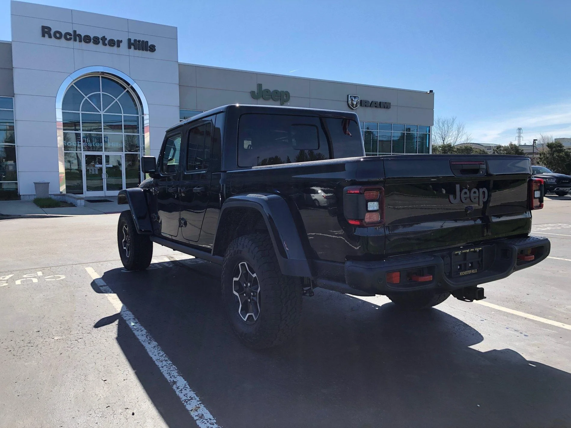 Jeep Gladiator Gladiator in Rochester Hills on the lot... 157B14B5-6C41-4177-AB3D-654465CE9B8A