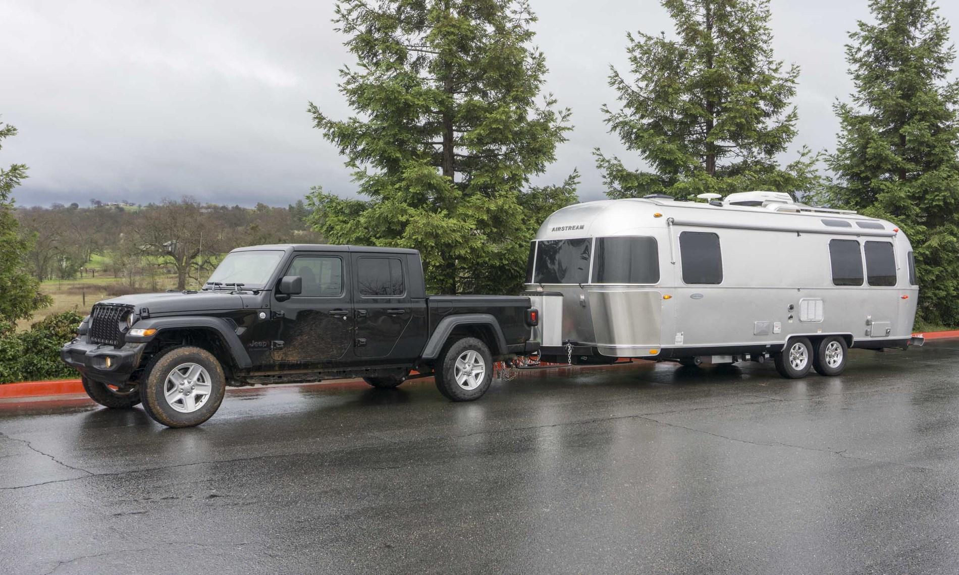 Jeep Gladiator What Airstream trailer is being pulled in all the promo shots? 2020-Jeep-Gladiator44
