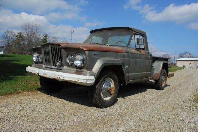 Jeep Gladiator TFLTruck makes the best argument for not buying a Gladiator 1965-gladiator-front-lead