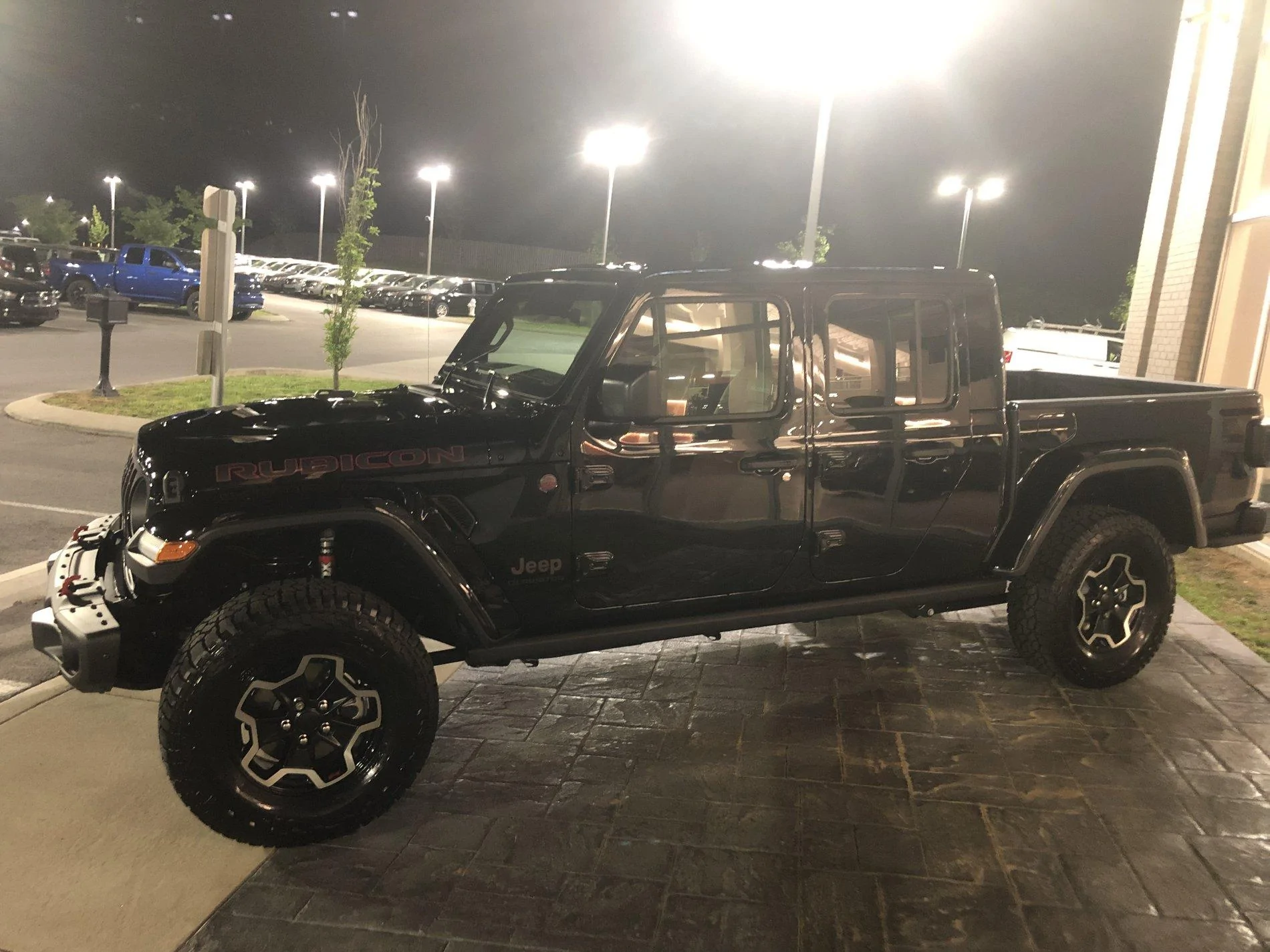 Jeep Gladiator BLACK Gladiator JT Club E1B1E762-EA59-422C-B606-54CF5B92F657