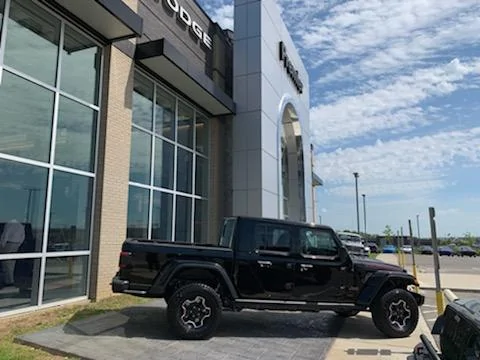 Jeep Gladiator Gladiator on lot for sale 14BC98FD-AB8D-4E2B-904C-EBCDFF413CC2