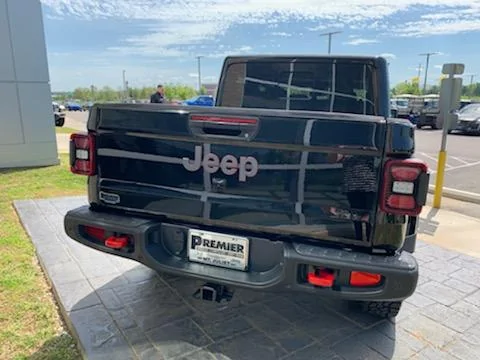 Jeep Gladiator Gladiator on lot for sale C007EAF5-F794-4F41-8268-45E9D654E68A