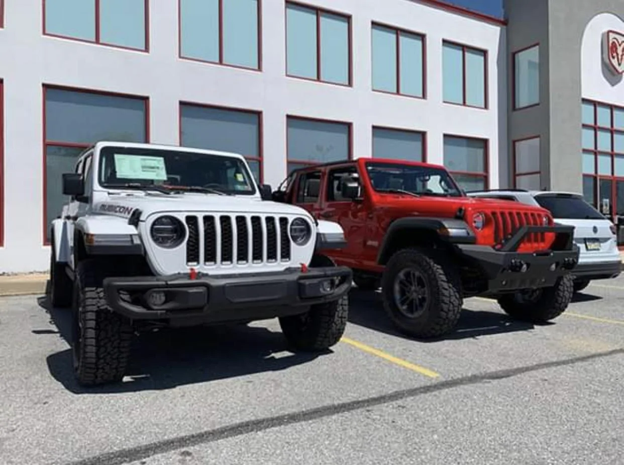 Jeep Gladiator BRIGHT WHITE Gladiator JT Club 7D091E33-51F6-4C6D-A383-5BF726448029