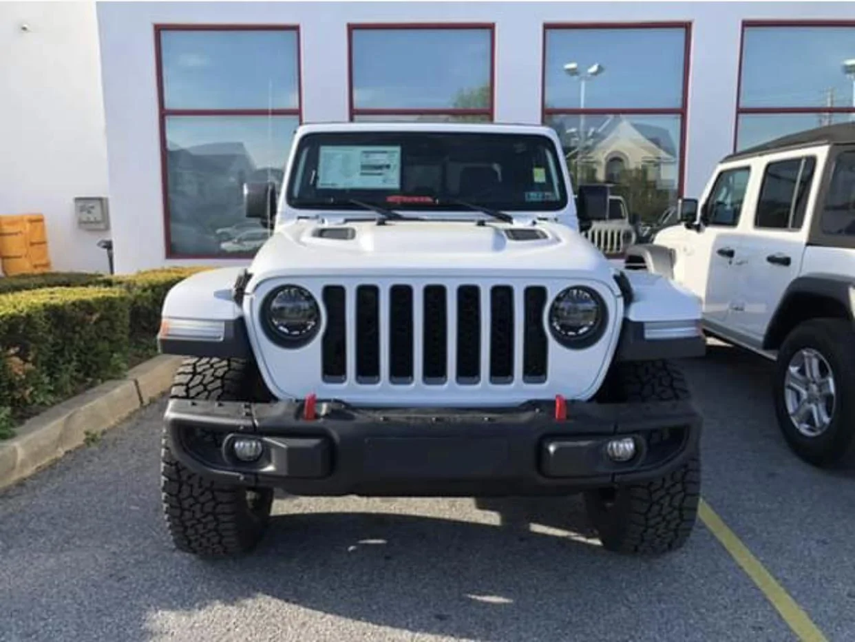 Jeep Gladiator BRIGHT WHITE Gladiator JT Club 0A899233-EF15-4DE1-B047-1C32DB980C94