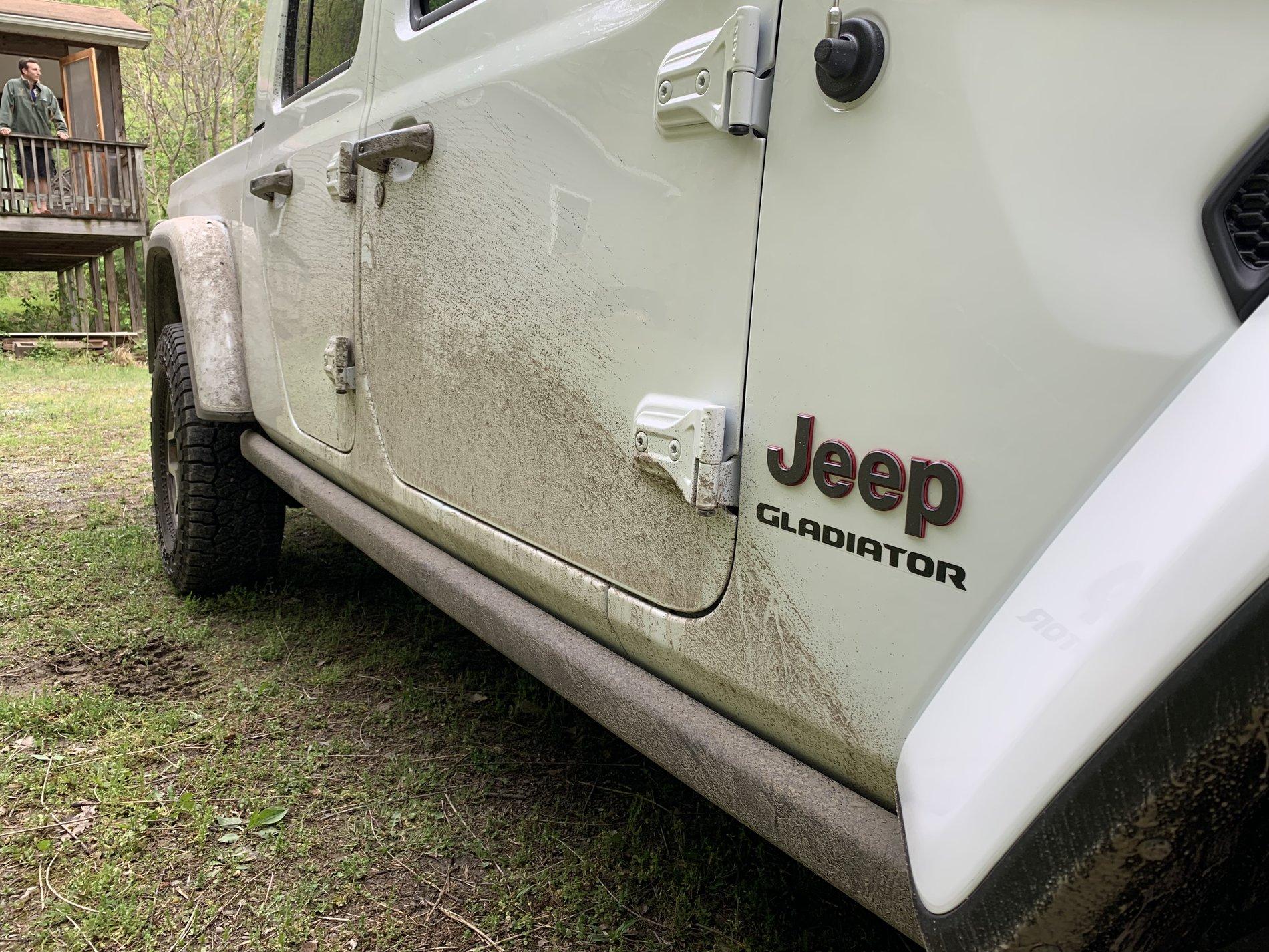 Jeep Gladiator BRIGHT WHITE Gladiator JT Club 521FF009-E0E0-49BC-A7E6-A69257E7086A