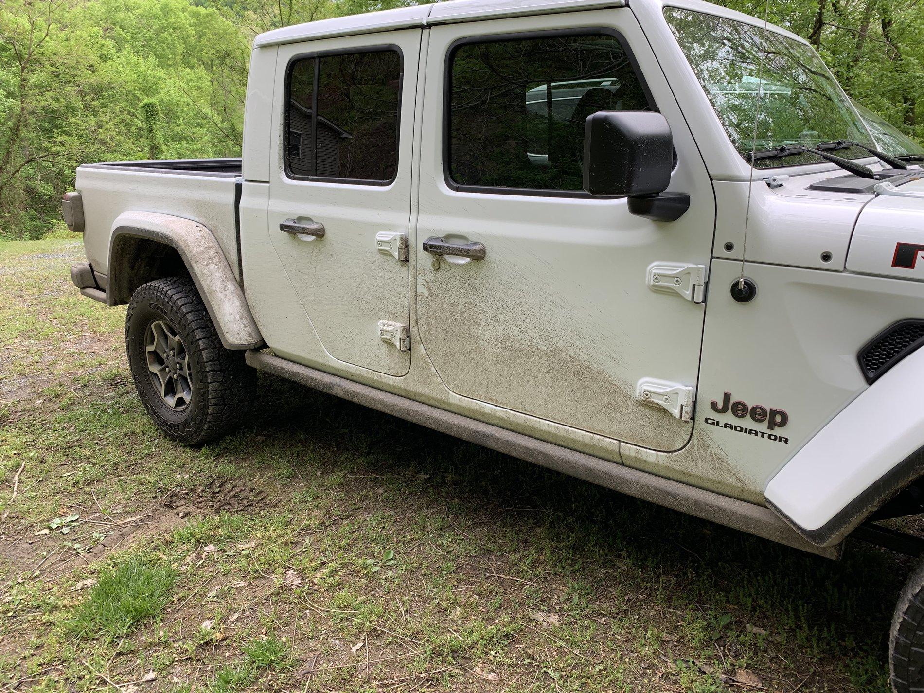 Jeep Gladiator BRIGHT WHITE Gladiator JT Club C01E02CC-02FE-433E-9783-9D537C3FA23A