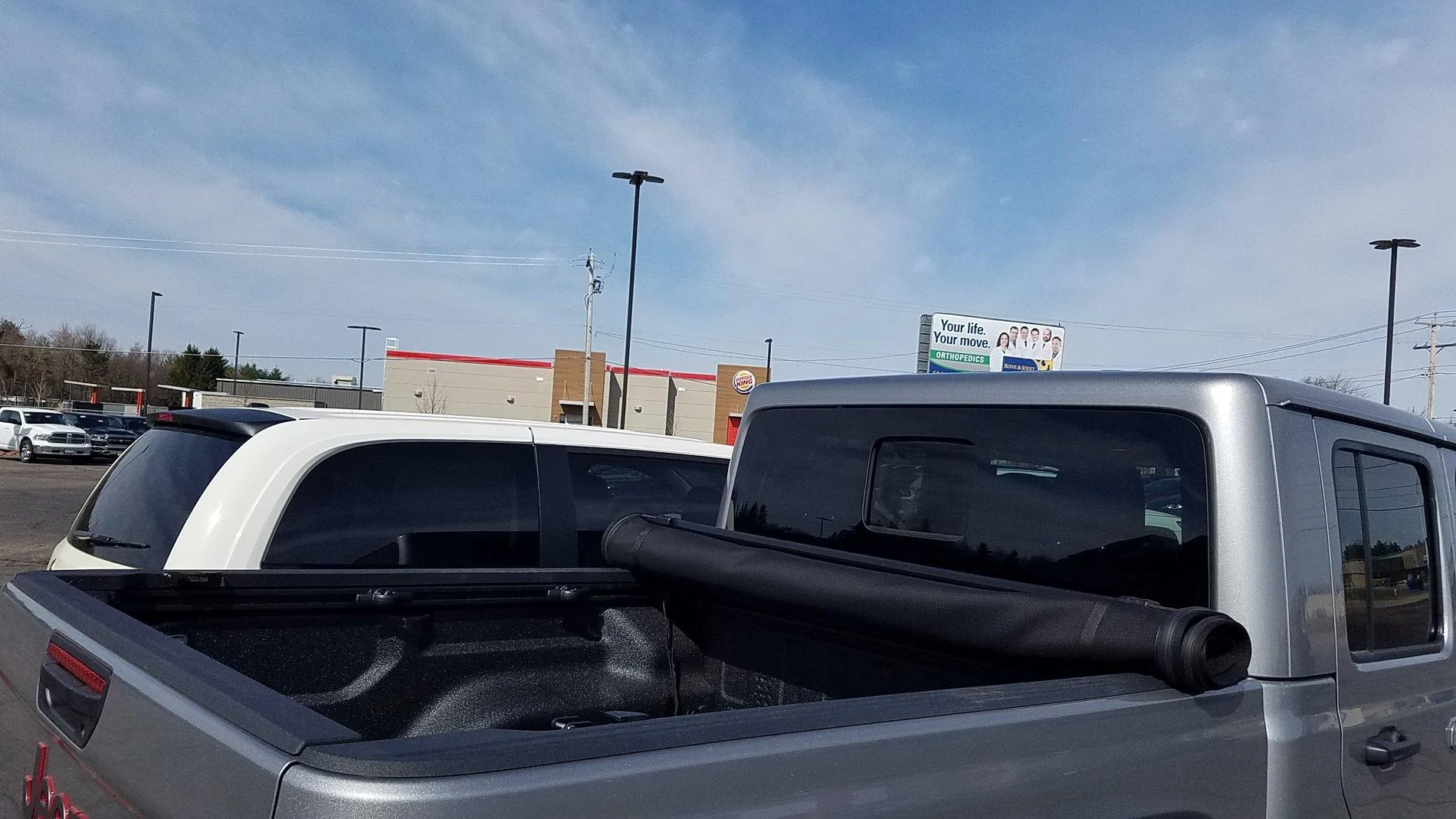 Jeep Gladiator Mopar soft top Tonneau EASILY opened 20190428_100016