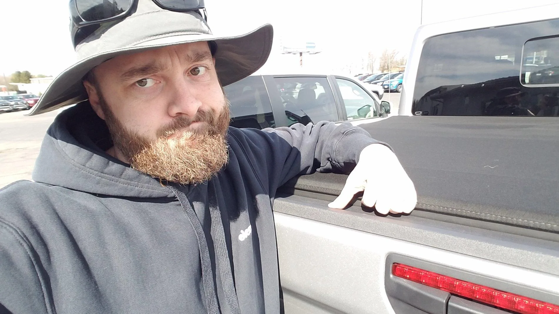 Jeep Gladiator Mopar soft top Tonneau EASILY opened 20190428_100407