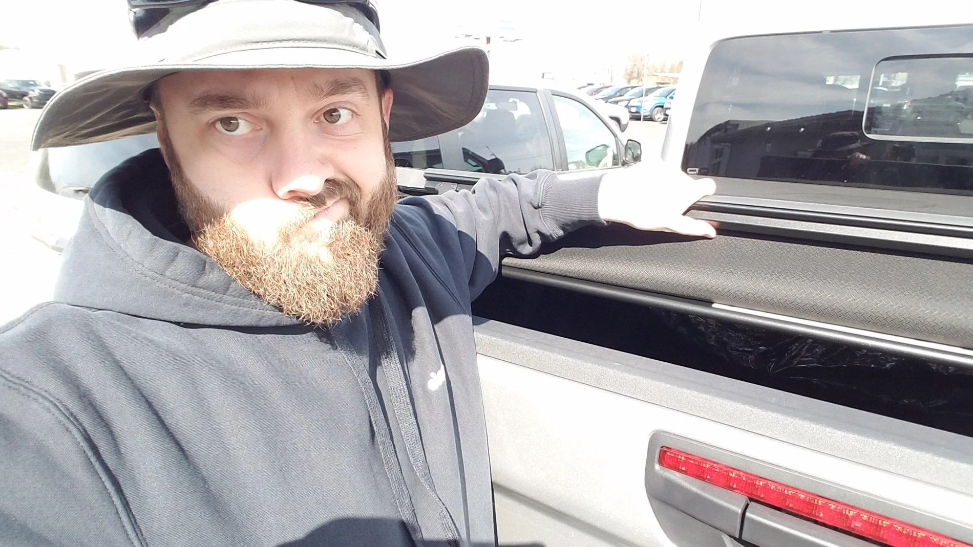 Jeep Gladiator Mopar soft top Tonneau EASILY opened 20190428_100411